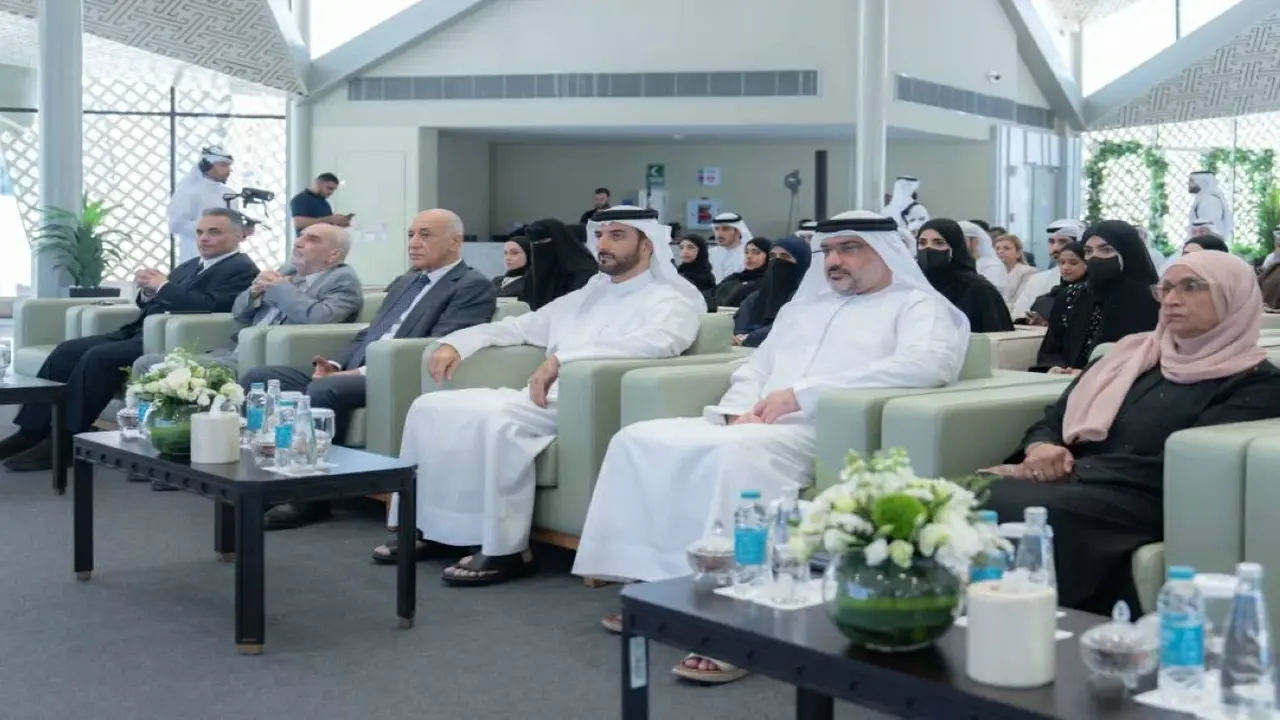 تكريم سلطان بن أحمد لخريجي “قادة المستقبل” بجامعة الشارقة